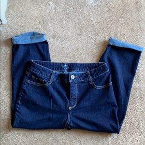 NWOT Women’s Dark Denim Capris Sz 6